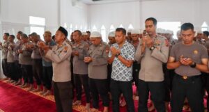 Personil Polres Bangka Melakukan Sholat Ghoib