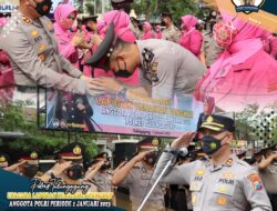 9 Personil Polres Tulungagung Purna Tugas, Dilepas Naik Becak 