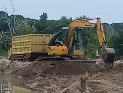 Aksi Arogan Operator Excavator Di lokasi Galian C Diduga Ilegal Di desa Batu Ampar, Kec.Merawang