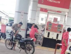 Diduga Petugas SPBU 24.331.133 Nibung Kongkalikong Dengan Para Pengerit