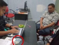 Warga Tapsel Datangi Bawaslu, Serahkan Uang Rp50 Ribu Pemberian Tim Dolly-Buchori